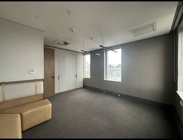 552M² OFFICE TO LET IN SANDTON CENTRAL